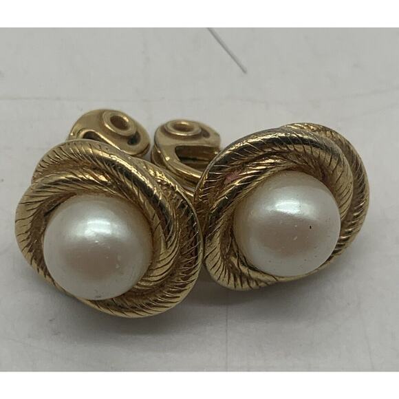 Vintage Mixed Lot 8 Pairs Clip On Earrings Monet Trifari Vendome Plus Read - Picture 12 of 14